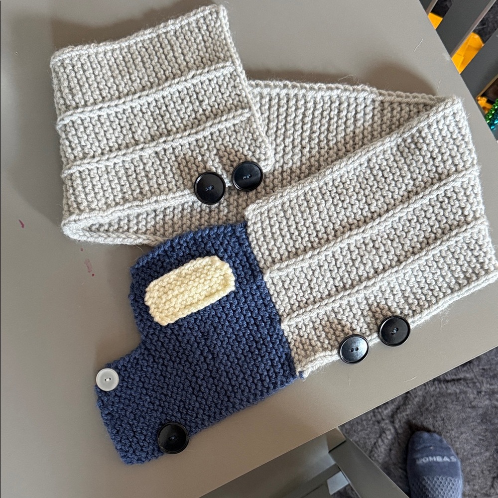 Cozy Knit Kids Scarf with Car Design - Blue and Cream